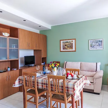 Le Margherite - Slr264 By Interhome Costarainera